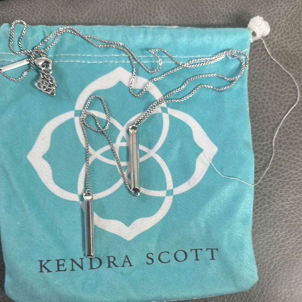 Kendra Scott Silver Lariat Necklace Sleek Modern Design